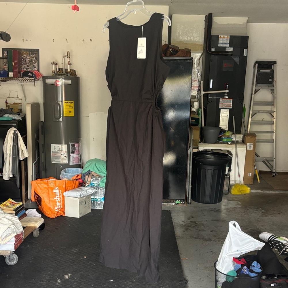 Sleeveless Black Maxi Dress with Cinched Waist